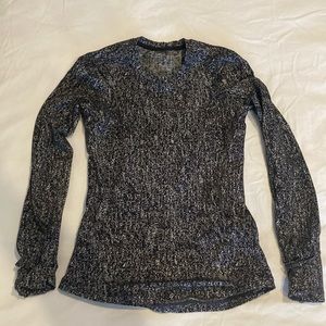 Lululemon Long Sleeve Black and White Pattern with front pocket Women’s Size 6